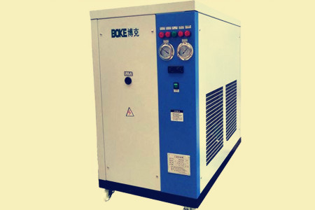 水冷箱式冷水機和螺桿式機組有何不同？
